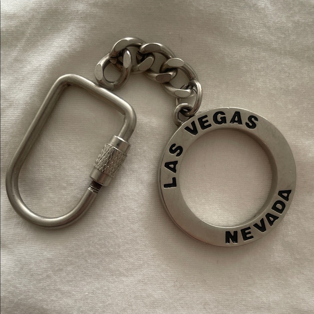 🔑 *Las Vegas Nevada Keychain - Stylish Silver Tone!* 🌃